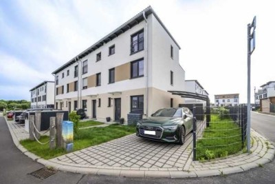 Familienidylle in Schkeuditz: Modernes Reiheneckhaus mit Dachterrasse