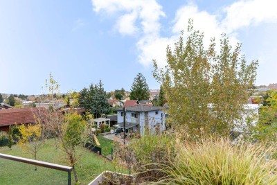 Ruhelage Innenhofidylle– Loggia &amp; Gartenblick