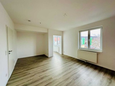 Große, helle 3 -Zimmer mit Balkon und Stellplatz