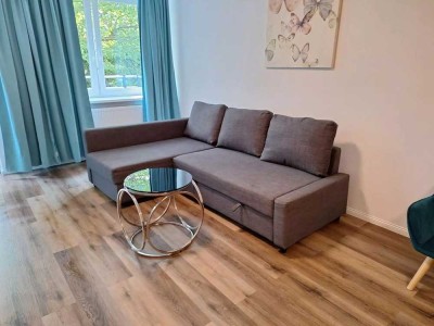 Geschmackvolle, vollst. renovierte 3-Zimmer-Wohnung mit lux. Innenausstattung mit EBK
