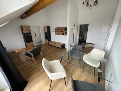 Wunderschöne möblierte 2-Zimmer DG Wohnung mit Balkon/Terrasse sehr ruhig mit TG Platz