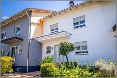 Geräumiges, gepflegtes Reihenmittelhaus mit 2 Garagen und tollem Gartengrundstück