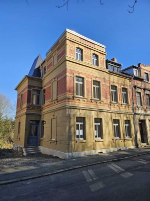 Erstbezug nach gehobener Kernsanierung: 3 Wohnungen in Oelsnitz/V. mit Balkon