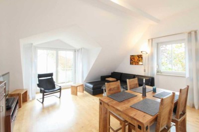 Moderne und helle 3-Zimmer-Dachgeschosswohnung mit Balkon und TG-Stellplatz!