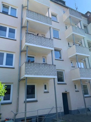 Kiel - Am Wilhelmplatz: Vermietete modernisierte 3 Zimmer Eigentumswohnung mit 3 Balkonen im 2.0G