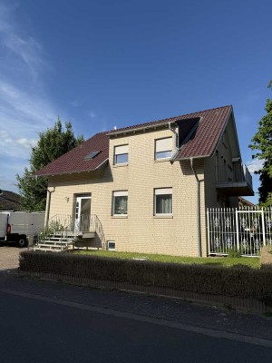 Erstbezug nach Sanierung mit Balkon: Geschmackvolle 3-Zimmer-Wohnung mit geh. Innenausstattung