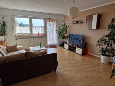 Freundliche 4-Zimmer-Wohnung mit Balkon und Einbauküche in Weidhausen