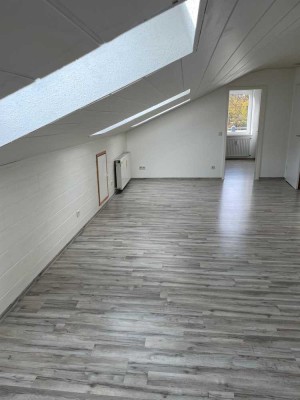 Helle 2,5-Zimmer Dachgeschosswohnung in Grafenberg