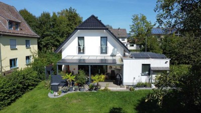 Modernes Einfamilienhaus mit hochwertiger Ausstattung und großem Grundstück