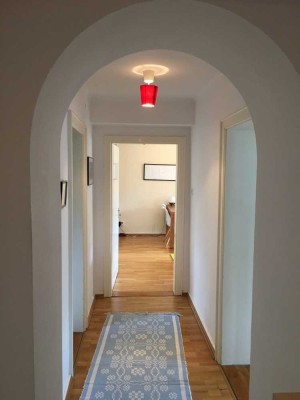 Schöne, helle drei Zimmer Wohnung mit Balkon und Skyline Blick im Westend