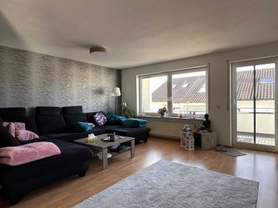 Lichtdurchflutete, großzügige 4 1/2 Zi.-Whg. in Ortsrandlage, Südwestbalkon, Laminat, Garage + Stpl.