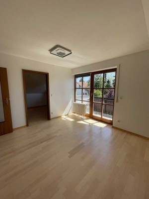 Vollständig renovierte 2-Zimmer-Wohnung mit Balkon und Einbauküche in München