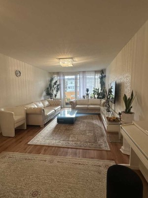 *PROVISIONSFREI* Helle 4-Zimmer Wohnung mit Balkon im 3. OG in Taunusstein