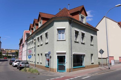 **Helle und geräumige 2-Zimmerwohnung mit Stellplatz im Delitzscher Zentrum**