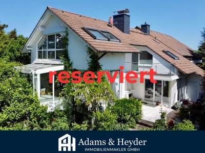 +++ Reserviert: Hochwertige DHH-Villa mit traumhaften Garten in Harleshausen
