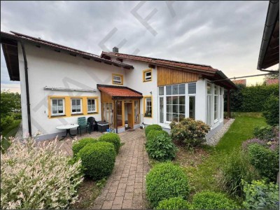 Ihr Ruhepol im Grünen – Einfamilienhaus mit Einliegerwohnung und PV-Anlage im Bayerischen Wald.