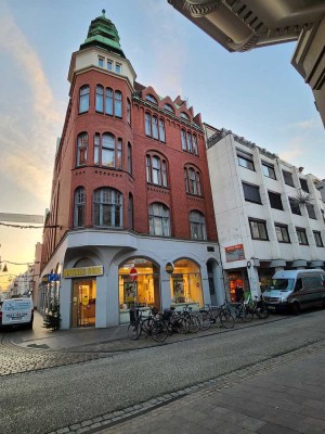2 Zimmer in der Innenstadt mit Stuck an der Decke! Erstbezug nach Sanierung