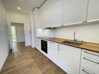 schöne 2 Zimmerwohnung mit hochwertiger Einbauküche und Balkon in Schleußig