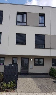für Ihre Familie, modernes Mittelhaus (Bj. 2015) mit kl. Garten - ausgezeichnete Infrastruktur