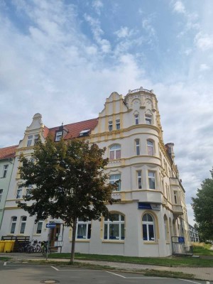 Großzügige 4-Zimmer-Wohnung mit Einbauküche, Balkon und Gäste-WC