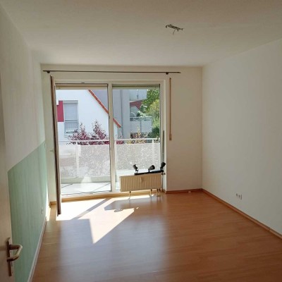 Sehr schöne, gepflegte 3-Zimmer Wohnung mit zwei Balkonen und zwei Bädern plus Hobbyraum in Altdorf