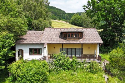 Wohnen im Einklang mit der Natur: Einfamilienhaus mit Panoramablick und großem Garten