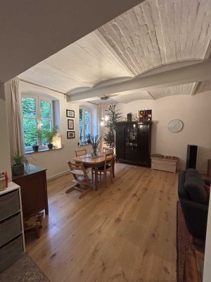 Geschmackvolle 4-Zimmer-Souterrain-Wohnung mit gehobener Innenausstattung mit EBK in Hannover