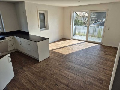 !Befristet bis 07/2027! 
Neuwertige 3-Zimmer-Wohnung mit EBK, Balkon und Garage