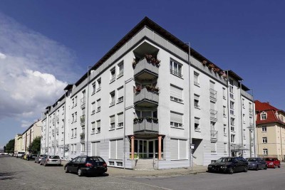 Top sanierte, rollstuhlgerechte 2-Zimmer-Wohnung mit Balkon.