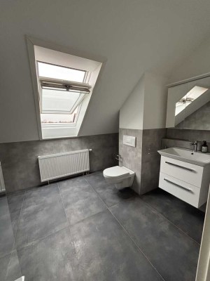 Stilvoll wohnen über den Dächern - 4-Zimmer-Wohnung, 103 qm, komplett renoviert