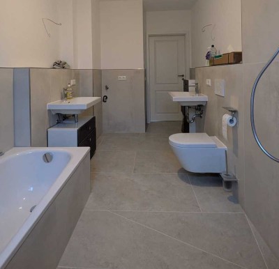 4-Zimmerwohnung in Feldrandlage - Erstbezug nach Kernsanierung - inkl. Balkon + viel Stauraum