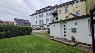 Saniertes Haus mit luxuriöser Ausstattung –  91 m² Komfortwohnung mit Garten und Bungalow.