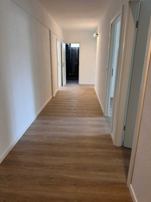 Schönes Zimmer in renovierter Student:innen WG // Beautiful room in a renovated student shared apart