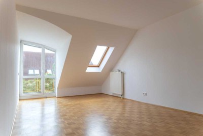 Schmuckstück - helle 3 Zimmer Dachwohnung mit Parkett