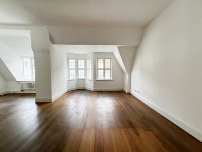 Charmante Altbauwohnung in der Kieler Altstadt – ideal für WG, Berufspendler, Homeoffice
