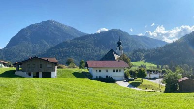 Stilvolle Landhausvilla in idyllischer, unverbaubarer Wohnlage zwischen Inzell und Schneizlreuth