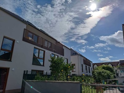 Erstbezug mit Terrasse: Stilvolle 3-Zimmer-Wohnung mit gehobener Innenausstattung in Neuberg