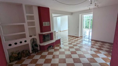 Großzügige 5-Zimmer-Wohnung mit Terrassen, Einliegerwohnung, Garten und Doppelgarage