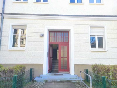 Elegante 3-Zimmer-Altbauwohnung mit grünem Innenhof – Ihr neues Zuhause wartet!