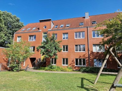 Wohnberechtigungsschein § 88 SH erforderlich ! Kiel-Wellsee, 2,5-Zimmer, Balkon, DG,  KEIN AUFZUG