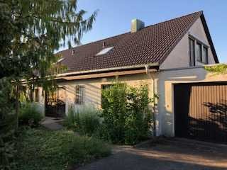 Geräumiges Einfamilienhaus mit 8,5 Zimmer und Garage in Herrenberg