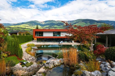 Traumhaftes Wohnhaus mit Gartenlandschaft, Naturteichen und Sauna