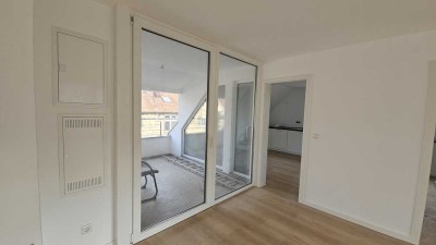 Stilvolle, helle 2-Zi-Dachgeschosswohnung mit Loggia und EBK