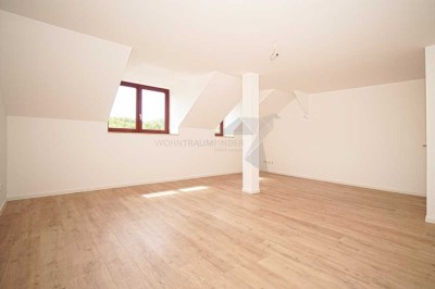 Exklusive, wunderschöne 6 Raum DG-Whg. mit Wohnküche, Tageslichtbad und sonnigem Balkon in Ebersdorf