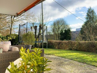 Traumhafte und kernsanierte 4 Zimmerwohnung mit  Blick ins Grüne