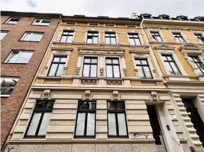 Kernsaniert & hochwertig möbliert: Exklusive Jugendstil-Wohnung in Pempelfort