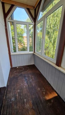 große 6 Raumwohnung mit verglasten Balkon