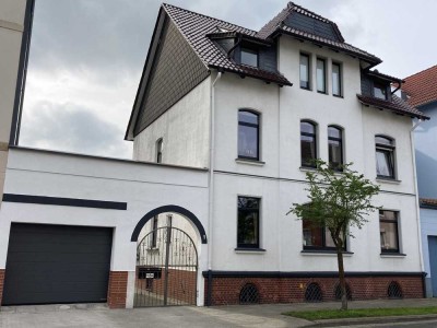 Renovierte, außergewöhnliche Maisonette-Wohnung mit gehobener Innenausstattung mit Balkon in Lehrte