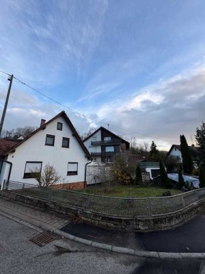 Teilrenoviertes Einfamilienhaus mit EBK, Sauna, Wintergarten sowie 2x Garagen in 71116 Rohrau