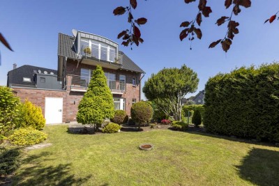 Renovierte Erdgeschosswhg. mit Garten, Einbauküche, Gäste-WC und Garage im beliebten Neusser Norden